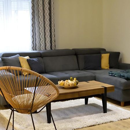 Aerovista Apartment Surcin Bagian luar foto