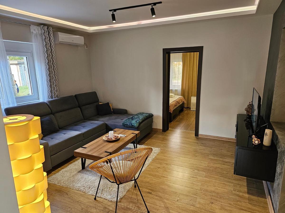 Aerovista Apartment Surcin Bagian luar foto